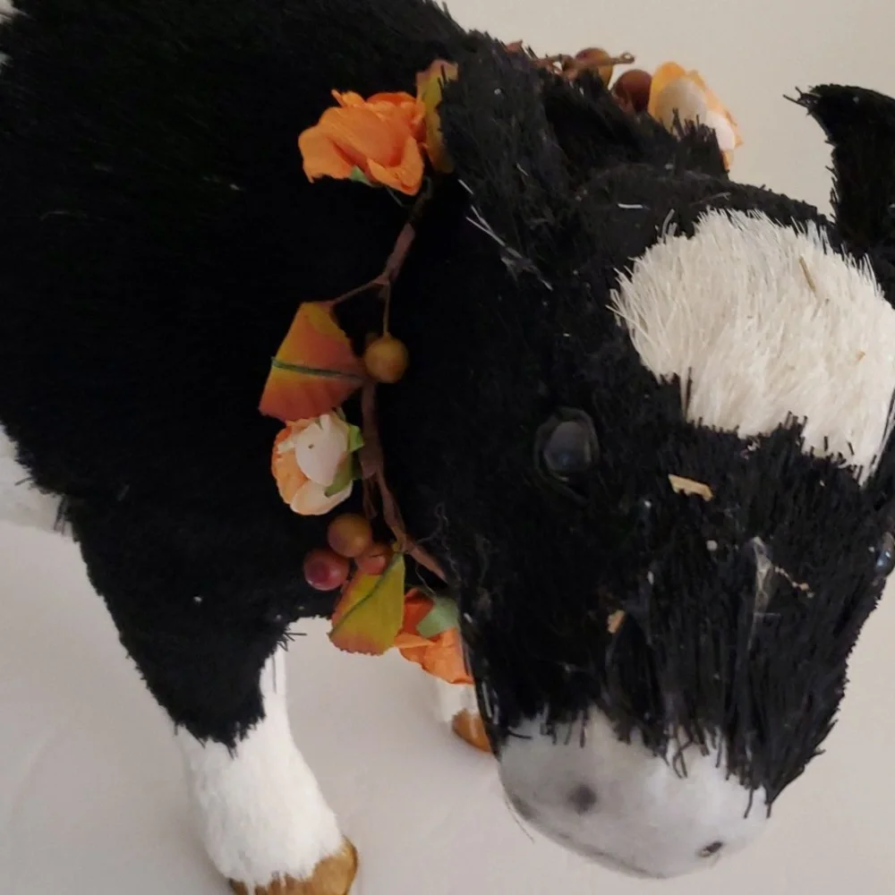 Pier 1 Fall Going Into Christmas Straw Farm Cow Animal 18 X 13